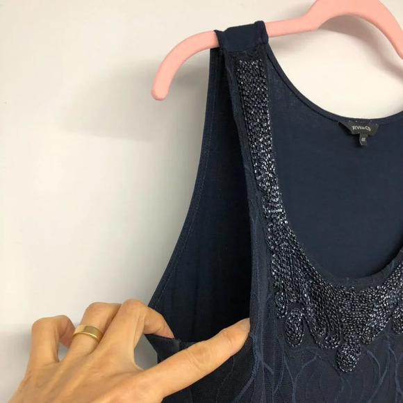 RW&Co Navy Sleeveless Beaded Mesh Detail Tank Top size M - Picture 5 of 15